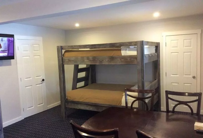 בית מלון כפרי Peaks Lodge