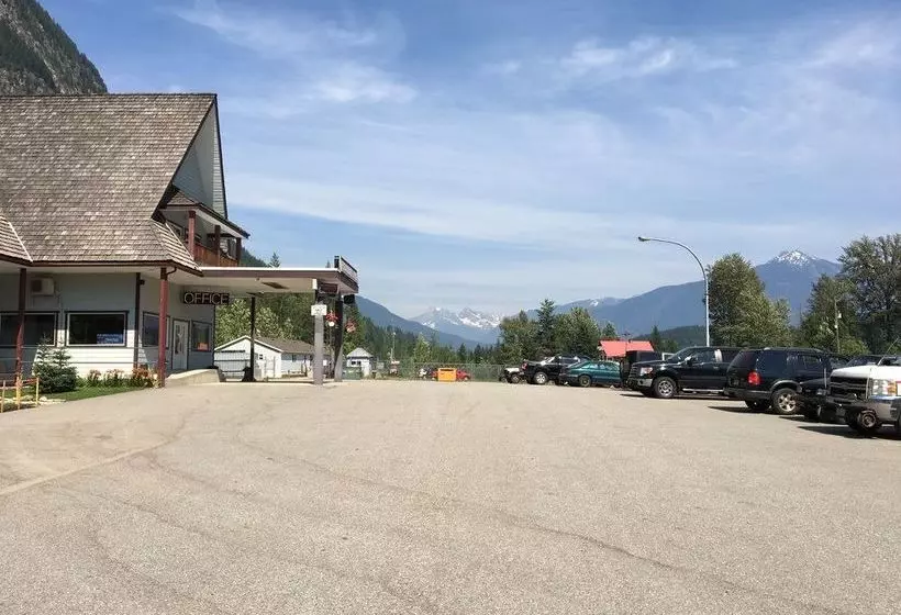 בית מלון כפרי Peaks Lodge