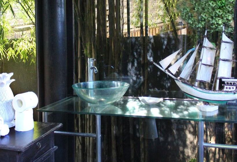 Otel Seabreeze Hostel Bali