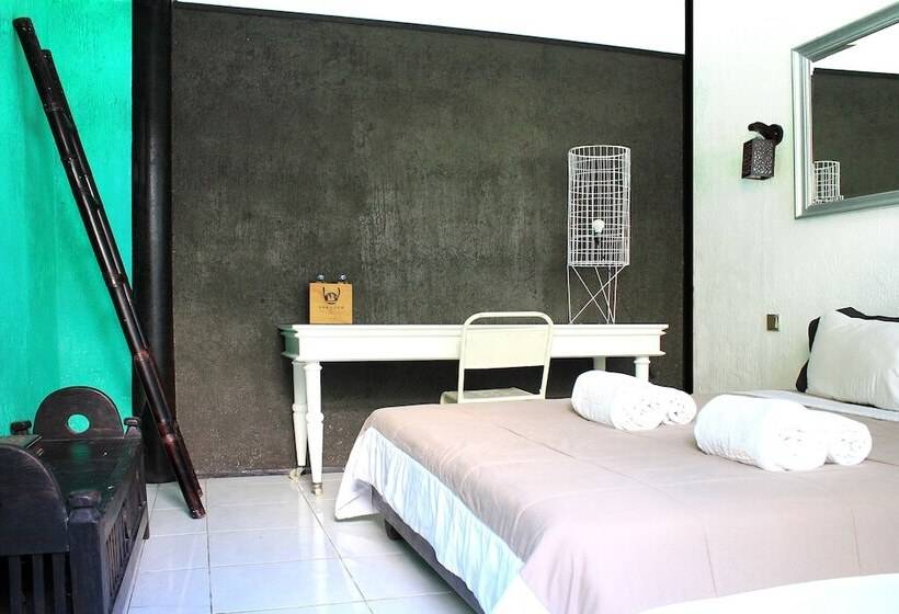 Otel Seabreeze Hostel Bali