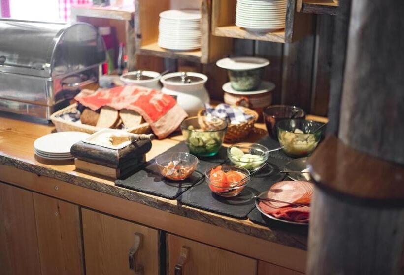 Отель Tankavaara Gold Village