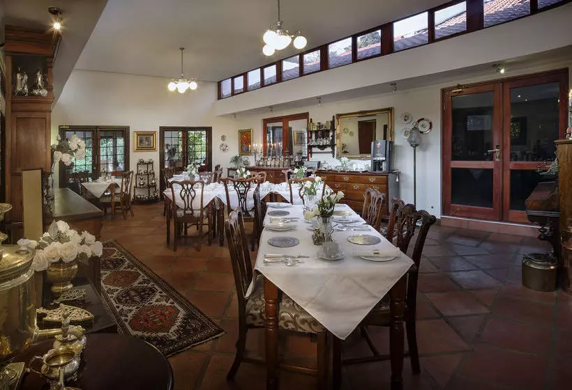 Отель The Oasis Boutique & Residency