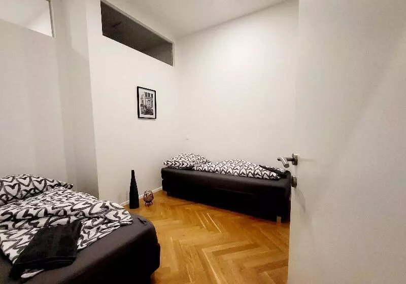 هتل Real Living Apartments Vienna