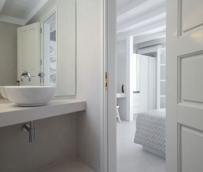 Antony Suites Adults Only