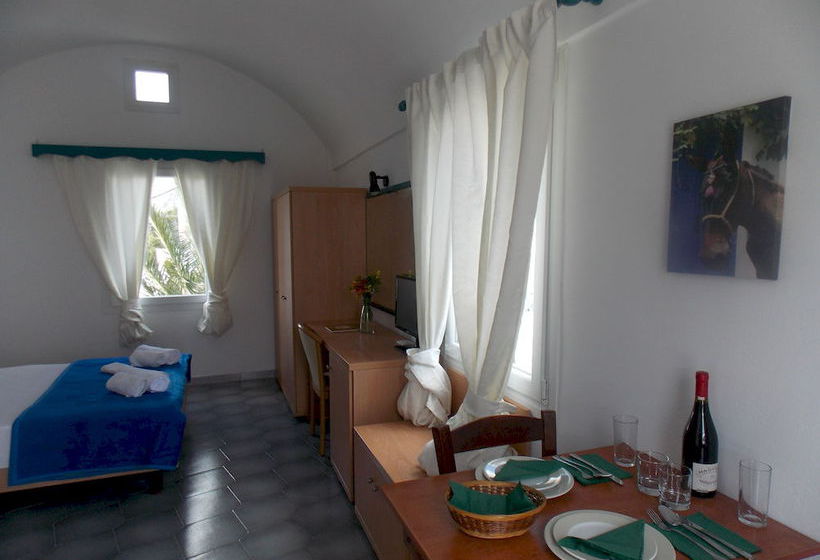 Blue Island Studios & Apartments