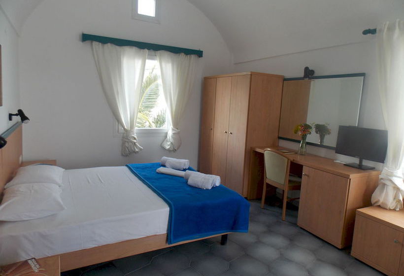 Blue Island Studios & Apartments