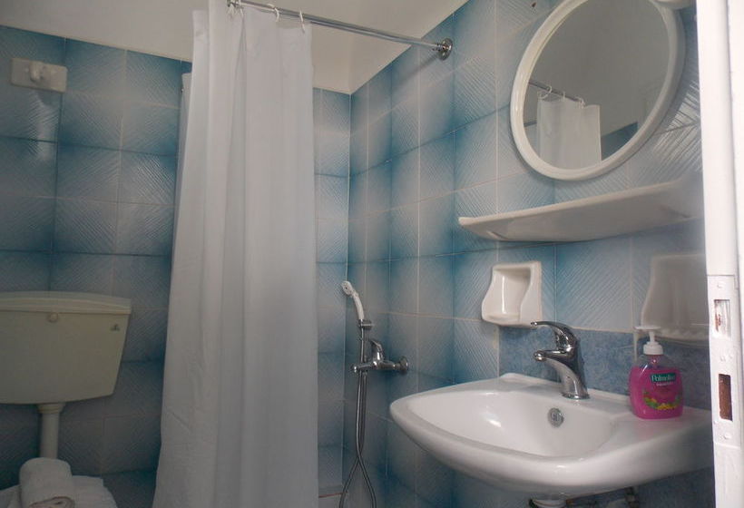 Blue Island Studios & Apartments