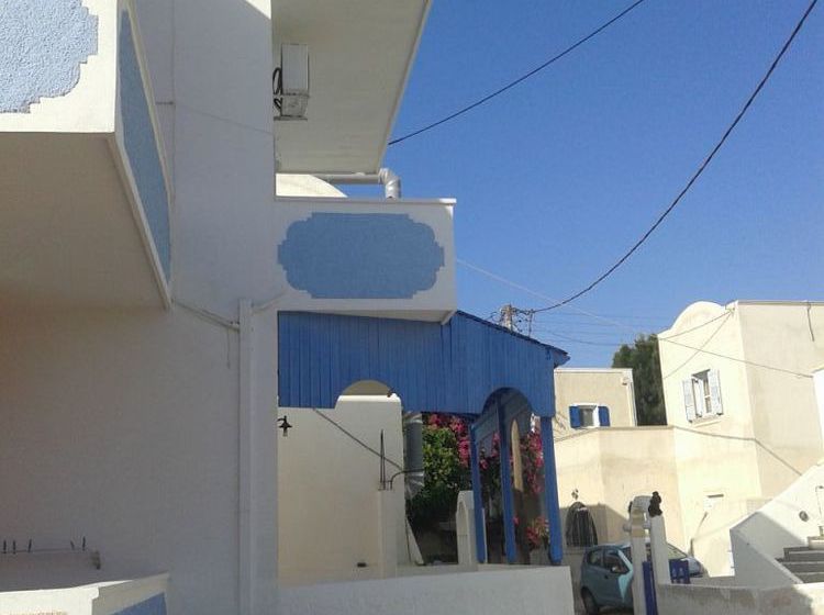 Blue Island Studios & Apartments