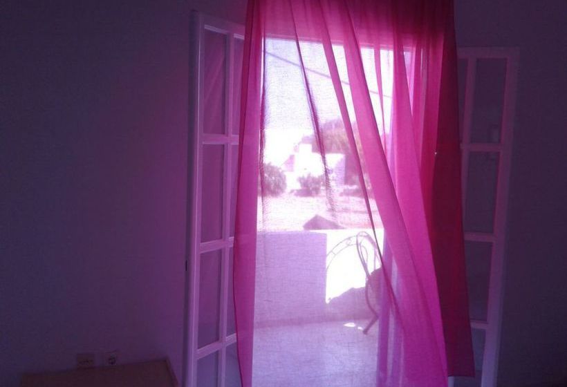 Blue Island Studios & Apartments