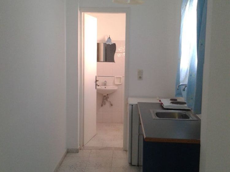 Blue Island Studios & Apartments