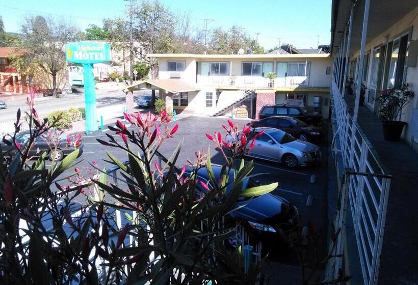 Highlander Motel