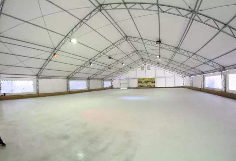 هتل Daisy Superior