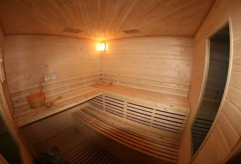 هتل Daisy Superior