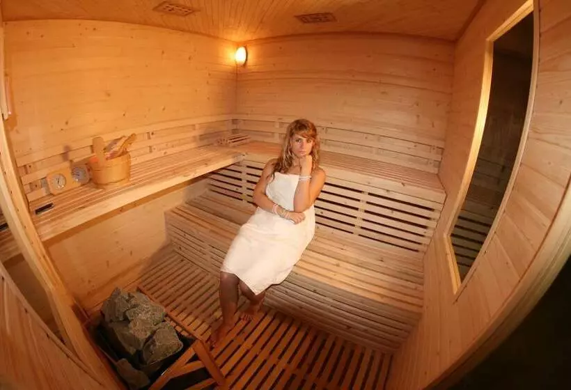 هتل Daisy Superior