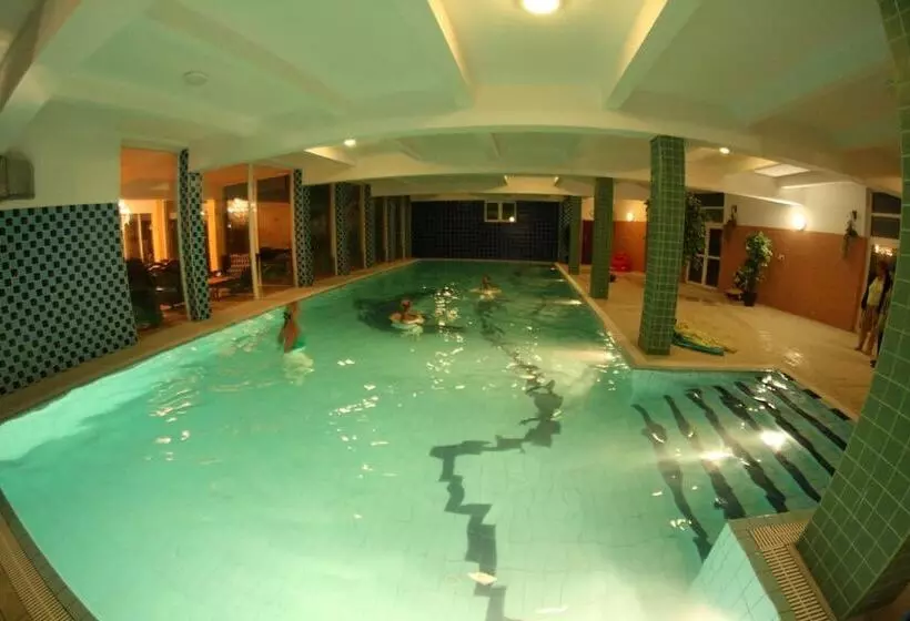 هتل Daisy Superior