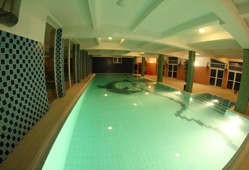 هتل Daisy Superior