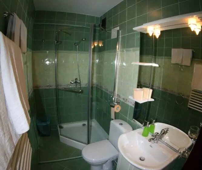 هتل Daisy Superior