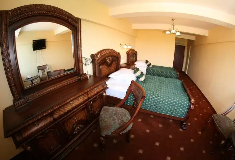 هتل Daisy Superior