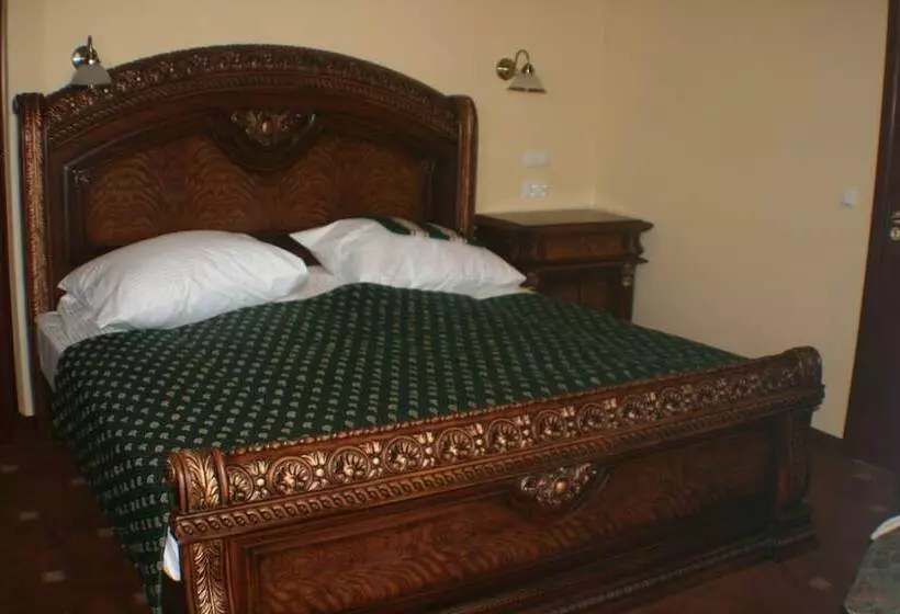 هتل Daisy Superior