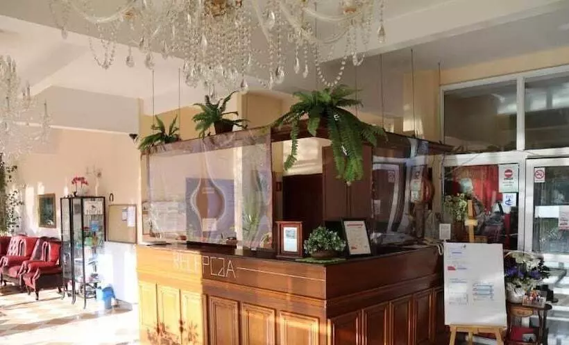 هتل Daisy Superior