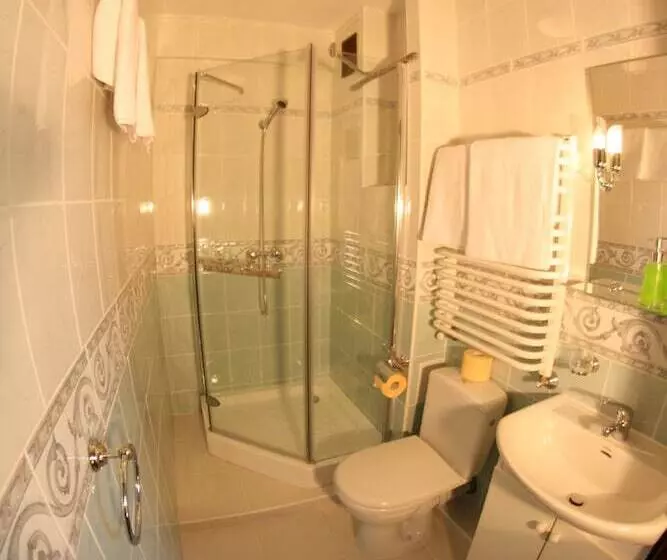 هتل Daisy Superior