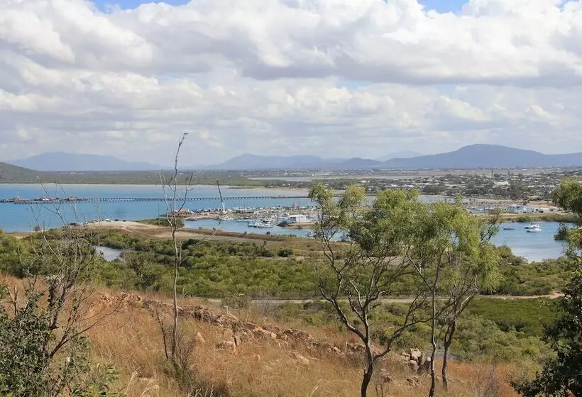 בית מלון כפרי Queens Beach Tourist Village
