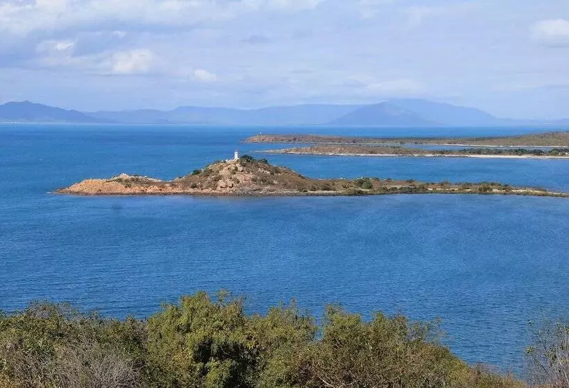 בית מלון כפרי Queens Beach Tourist Village