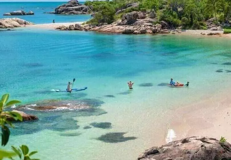 בית מלון כפרי Queens Beach Tourist Village