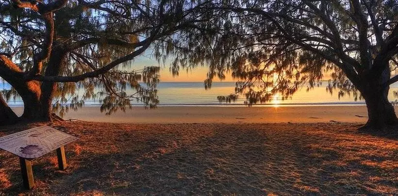 בית מלון כפרי Queens Beach Tourist Village