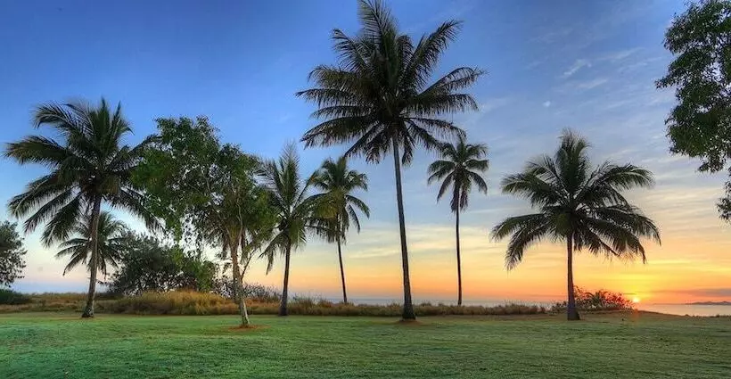 בית מלון כפרי Queens Beach Tourist Village