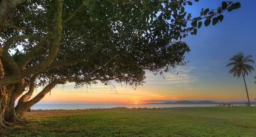 בית מלון כפרי Queens Beach Tourist Village