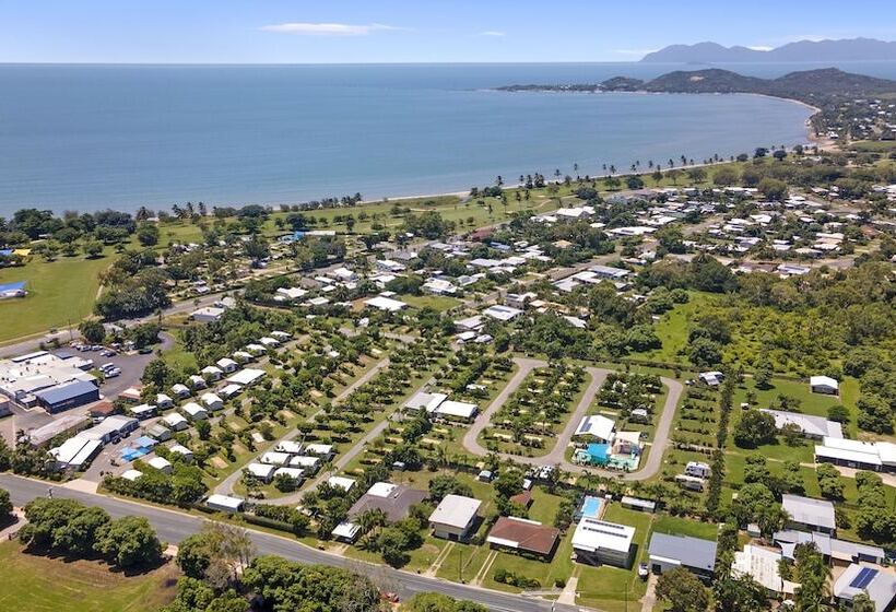 ホテル Queens Beach Tourist Village