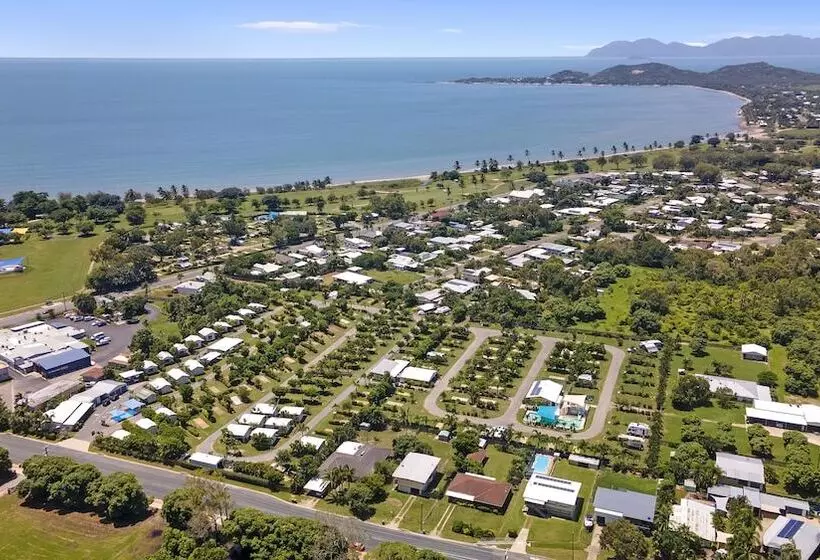 בית מלון כפרי Queens Beach Tourist Village