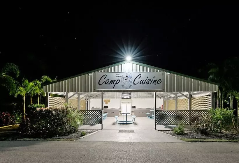 בית מלון כפרי Queens Beach Tourist Village