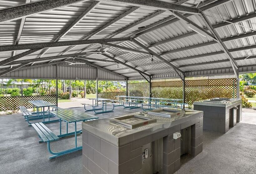 ホテル Queens Beach Tourist Village