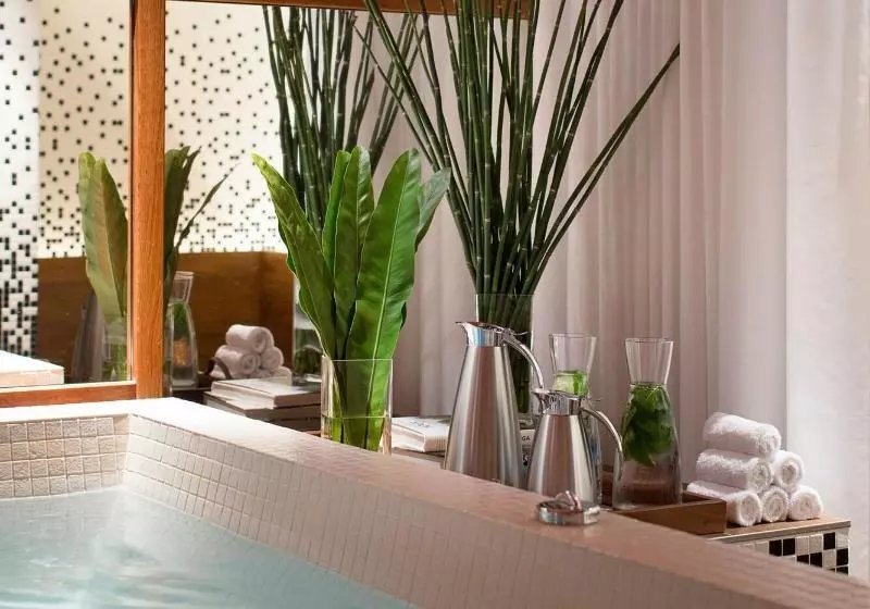 Renaissance Paris Republique Hotel & Spa