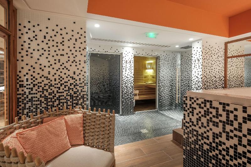 Renaissance Paris Republique Hotel & Spa