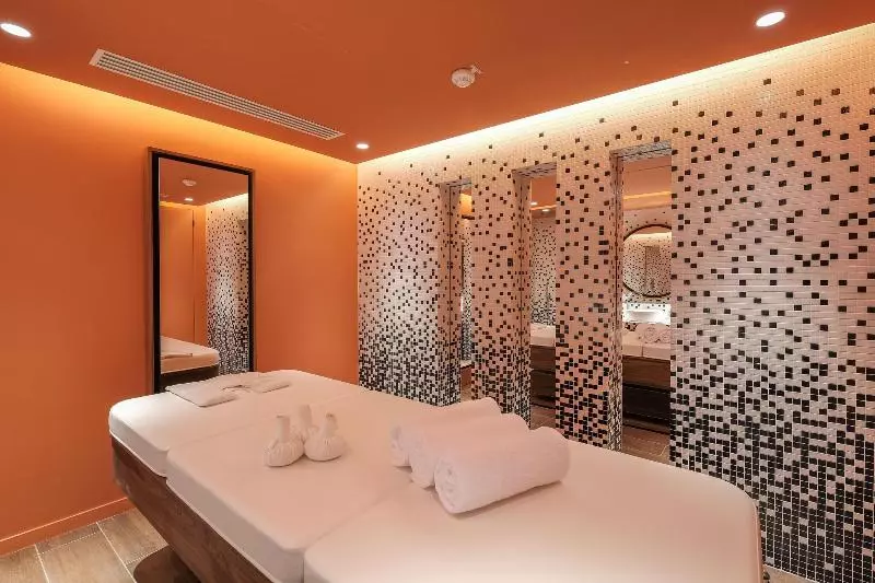 Renaissance Paris Republique Hotel & Spa