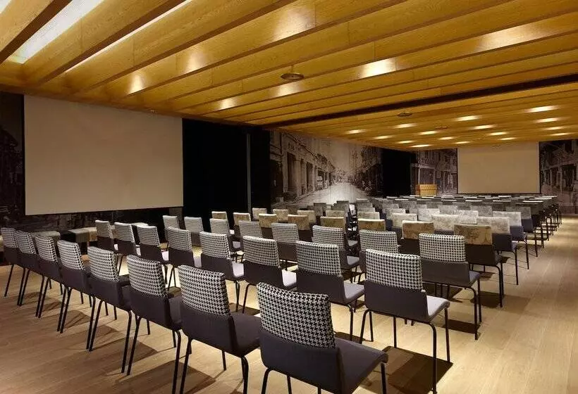 هتل The Place Tainan