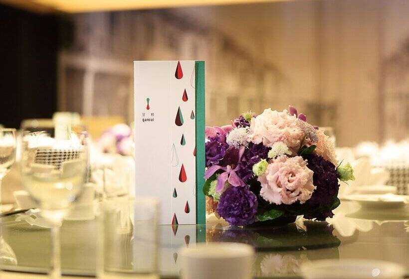 هتل The Place Tainan