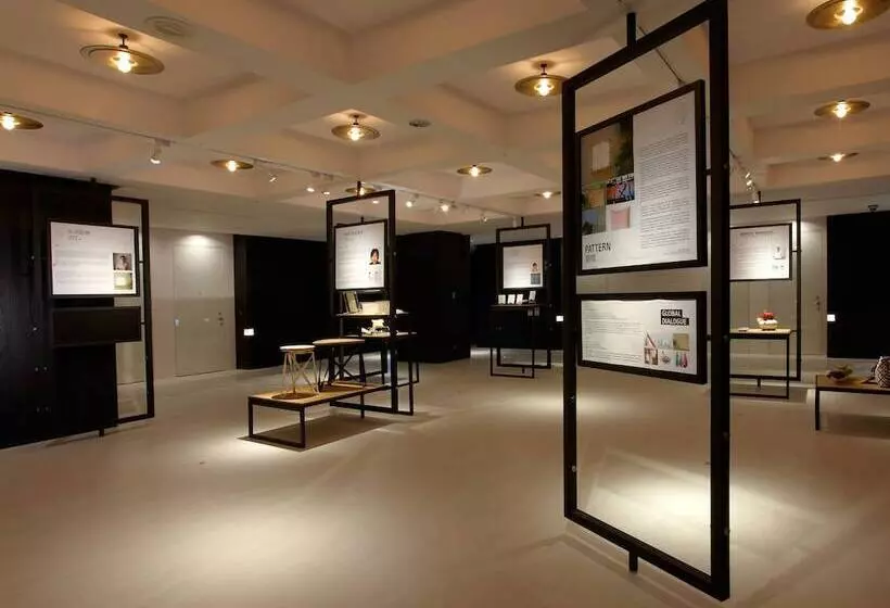 هتل The Place Tainan