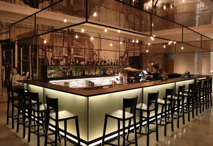 هتل The Place Tainan