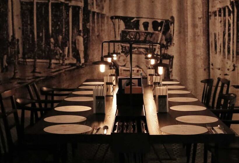 هتل The Place Tainan