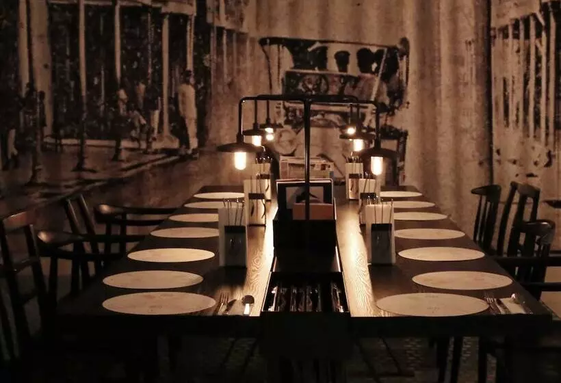 هتل The Place Tainan