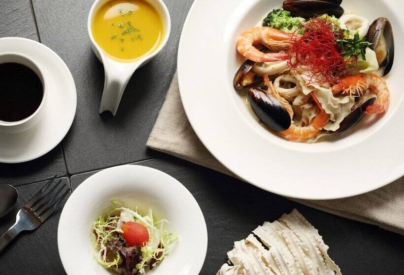 هتل The Place Tainan