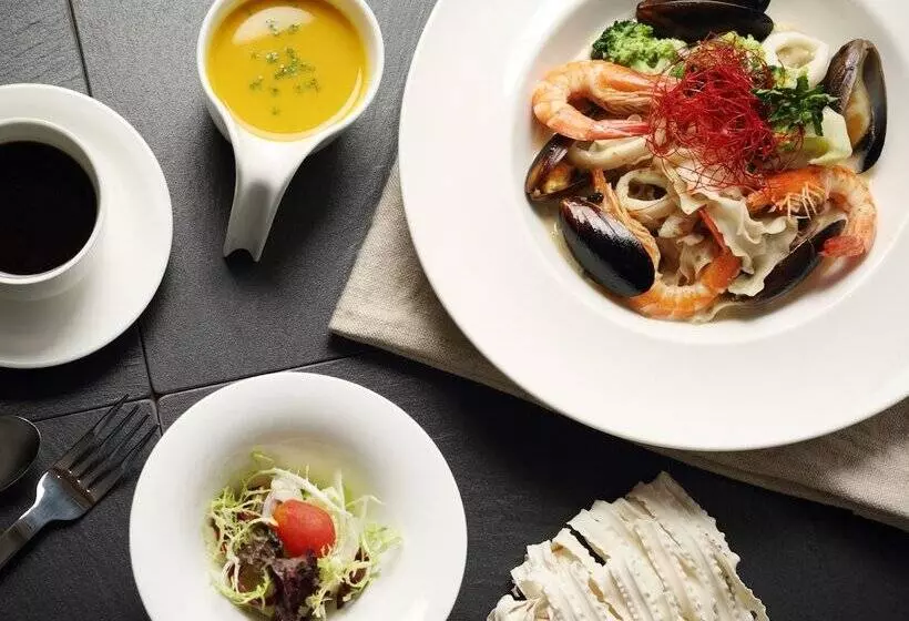 هتل The Place Tainan