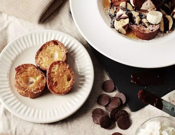 هتل The Place Tainan