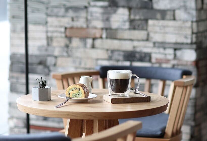 هتل The Place Tainan