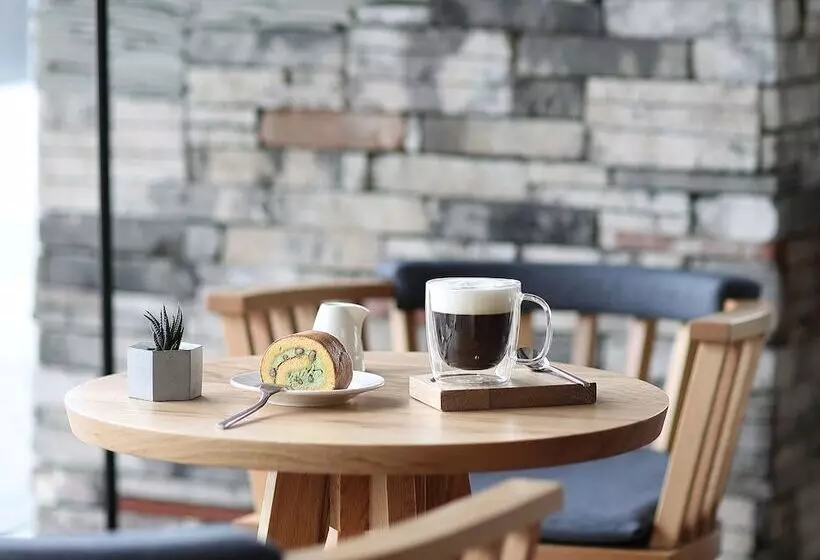 هتل The Place Tainan