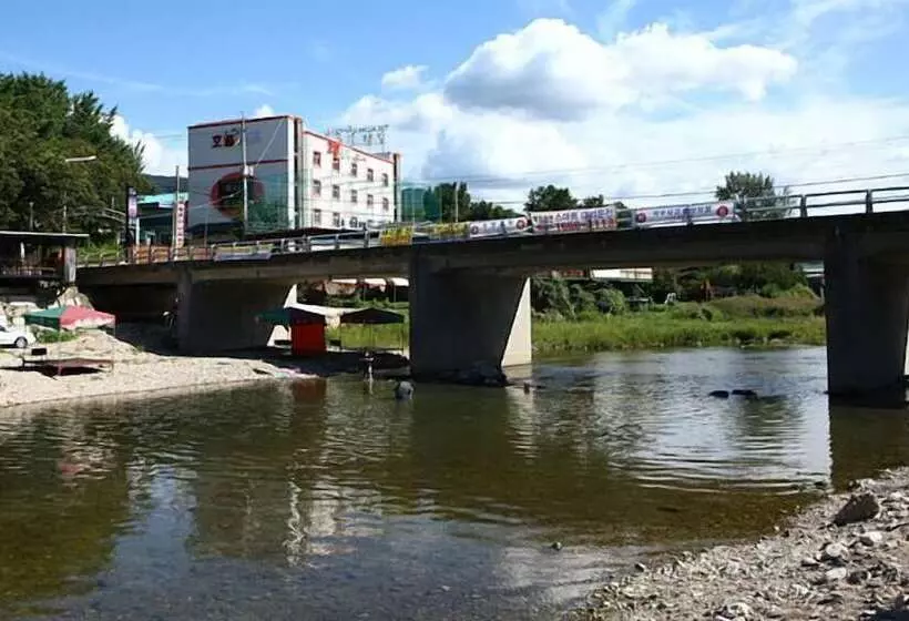 Traum Hotel & Condo